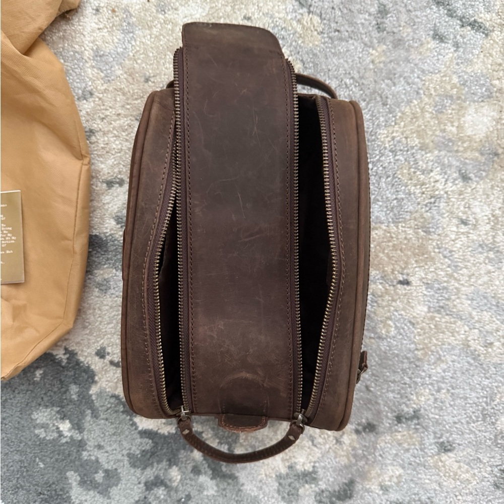 Source Unknown Dark Brown Leather Toiletry Bag